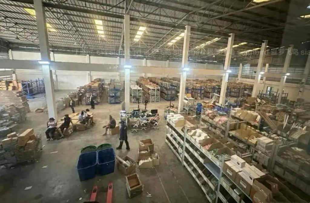 Đột kích 1 kho hàng thương mại điện tử, cảnh sát triệt phá đường dây buôn bán mỹ phẩm Cetaphil, CeraVe giả trị giá hơn 3 tỷ đồng, tịch thu hơn 6.000 sản phẩm- Ảnh 1. Đột kích 1 kho hàng thương mại điện tử, cảnh sát triệt phá đường dây buôn bán mỹ phẩm Cetaphil, CeraVe giả trị giá hơn 3 tỷ đồng, tịch thu hơn 6.000 sản phẩm- Ảnh 1.