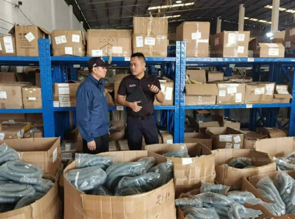 Đột kích 1 kho hàng thương mại điện tử, cảnh sát triệt phá đường dây buôn bán mỹ phẩm Cetaphil, CeraVe giả trị giá hơn 3 tỷ đồng, tịch thu hơn 6.000 sản phẩm- Ảnh 2. Đột kích 1 kho hàng thương mại điện tử, cảnh sát triệt phá đường dây buôn bán mỹ phẩm Cetaphil, CeraVe giả trị giá hơn 3 tỷ đồng, tịch thu hơn 6.000 sản phẩm- Ảnh 2.