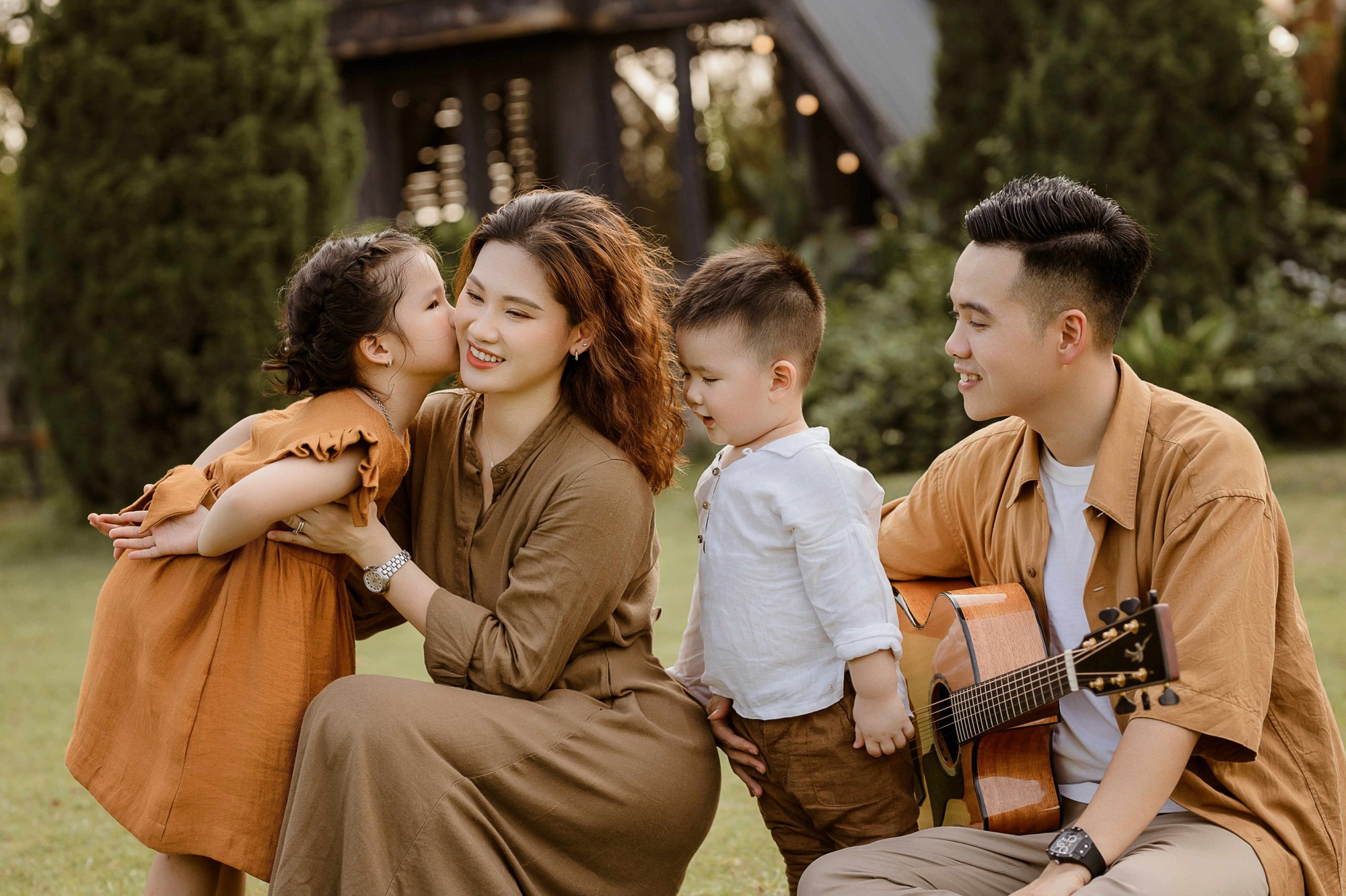 Gia đình cặp đôi bác sĩ đáng yêu trên MXH :"Tuổi thơ của các con ngắn lắm, sợ sau lớn hơn rồi lại không thích đi chơi với bố mẹ nữa"- Ảnh 3. Gia đình cặp đôi bác sĩ đáng yêu trên MXH :"Tuổi thơ của các con ngắn lắm, sợ sau lớn hơn rồi lại không thích đi chơi với bố mẹ nữa"- Ảnh 3.