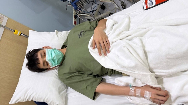 Người đàn ông rất chăm uống nước nhưng vẫn suy thận cấp, bác sĩ tức giận: "Nước này uống nhiều như thuốc độc"- Ảnh 1. Người đàn ông rất chăm uống nước nhưng vẫn suy thận cấp, bác sĩ tức giận: "Nước này uống nhiều như thuốc độc"- Ảnh 1.