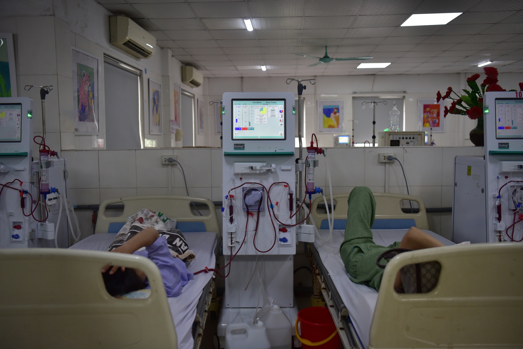 Thanh niên 24 tuổi bị suy thận vì thích làm theo ý mình, cha mẹ sẵn sàng hiến thận cho con, miễn là còn cơ hội!- Ảnh 3. Thanh niên 24 tuổi bị suy thận vì thích làm theo ý mình, cha mẹ sẵn sàng hiến thận cho con, miễn là còn cơ hội!- Ảnh 3.