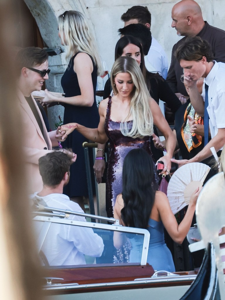 Đám cưới tỷ phú Jeff Bezos: Kim Kardashian - Kylie Jenner sexy Đám cưới tỷ phú Jeff Bezos: Kim Kardashian - Kylie Jenner sexy