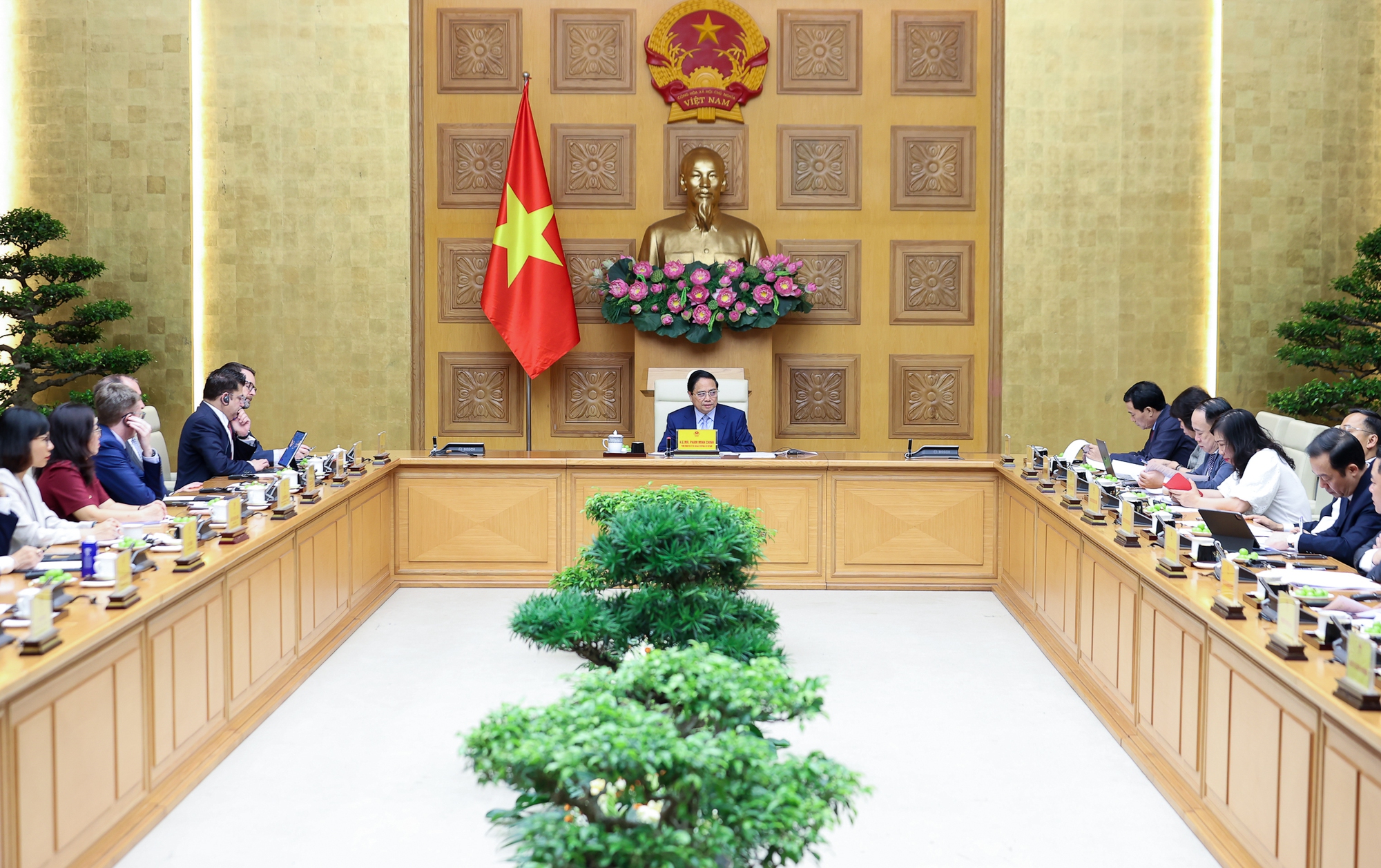 Thủ tướng kêu gọi doanh nghiệp Anh đưa thương mại và đầu tư song phương vượt 10 tỉ USD- Ảnh 2. Thủ tướng kêu gọi doanh nghiệp Anh đưa thương mại và đầu tư song phương vượt 10 tỉ USD- Ảnh 2.