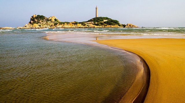 Nơi có cả biển và núi cách TP.HCM gần 200km: Nằm giữa biển nhưng không phải đảo, nước rút có thể đi bộ ra- Ảnh 2. Nơi có cả biển và núi cách TP.HCM gần 200km: Nằm giữa biển nhưng không phải đảo, nước rút có thể đi bộ ra- Ảnh 2.