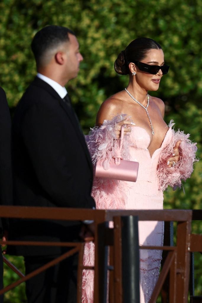Đám cưới tỷ phú Jeff Bezos: Kim Kardashian - Kylie Jenner sexy Đám cưới tỷ phú Jeff Bezos: Kim Kardashian - Kylie Jenner sexy