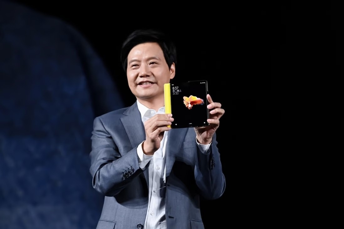 Đường đến ‘ngôi vương’ của CEO Xiaomi Lôi Quân - Tỷ phú giàu nhất Trung Quốc: "Chỉ cần đứng ở đầu gió, đến con lợn cũng có thể bay"- Ảnh 1. Đường đến ‘ngôi vương’ của CEO Xiaomi Lôi Quân - Tỷ phú giàu nhất Trung Quốc: "Chỉ cần đứng ở đầu gió, đến con lợn cũng có thể bay"- Ảnh 1.