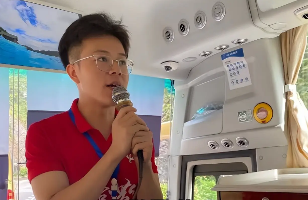 Nam MC truyền hình thất nghiệp làm shipper mưu sinh thừa nhận: "Áp lực cuộc sống quá khốc liệt"- Ảnh 2. Nam MC truyền hình thất nghiệp làm shipper mưu sinh thừa nhận: "Áp lực cuộc sống quá khốc liệt"- Ảnh 2.