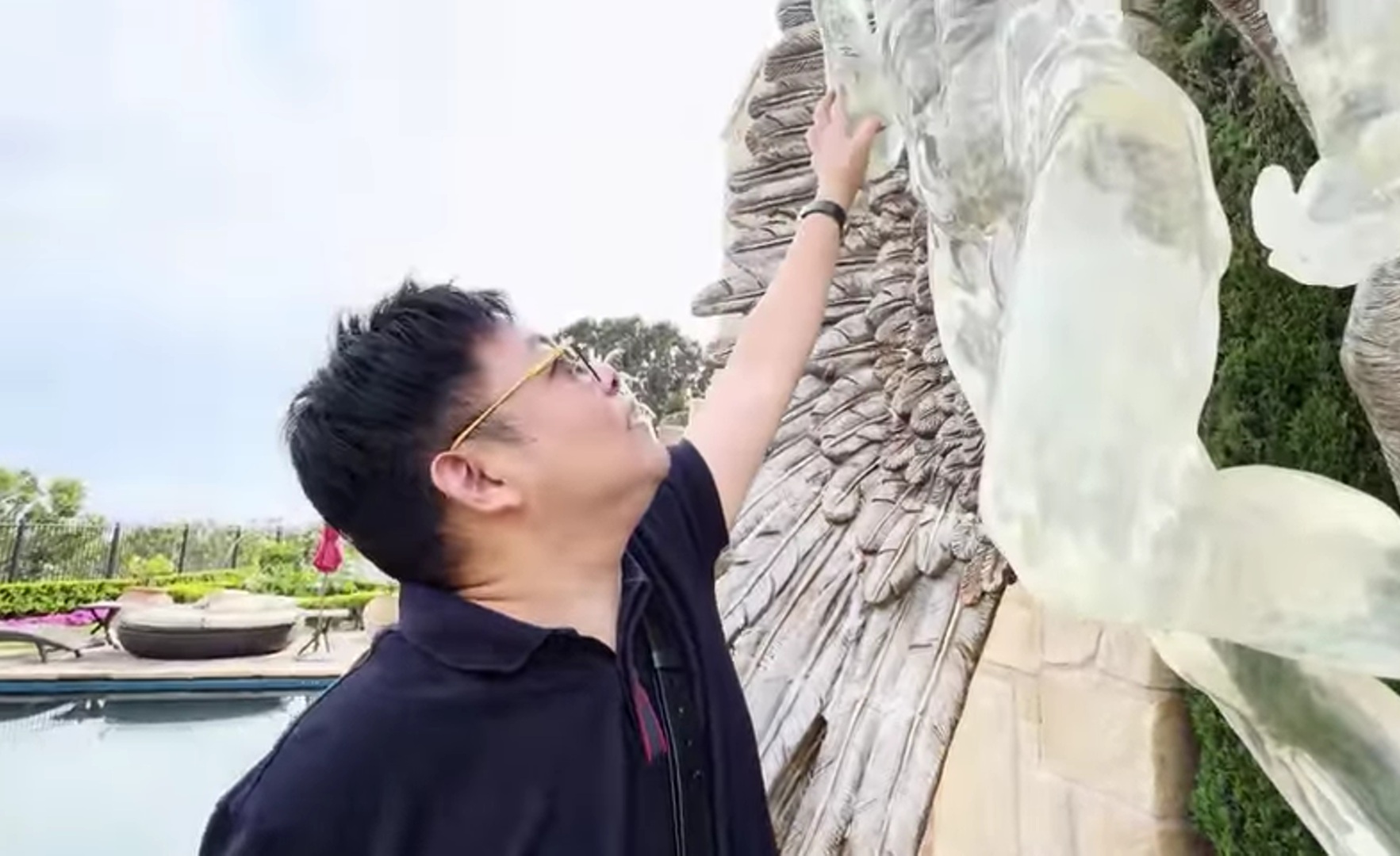 Vợ chồng tỷ phú đang dính lùm xùm với Đàm Vĩnh Hưng: Trưng 5 triệu đô ngoài vườn- Ảnh 1. Vợ chồng tỷ phú đang dính lùm xùm với Đàm Vĩnh Hưng: Trưng 5 triệu đô ngoài vườn- Ảnh 1.