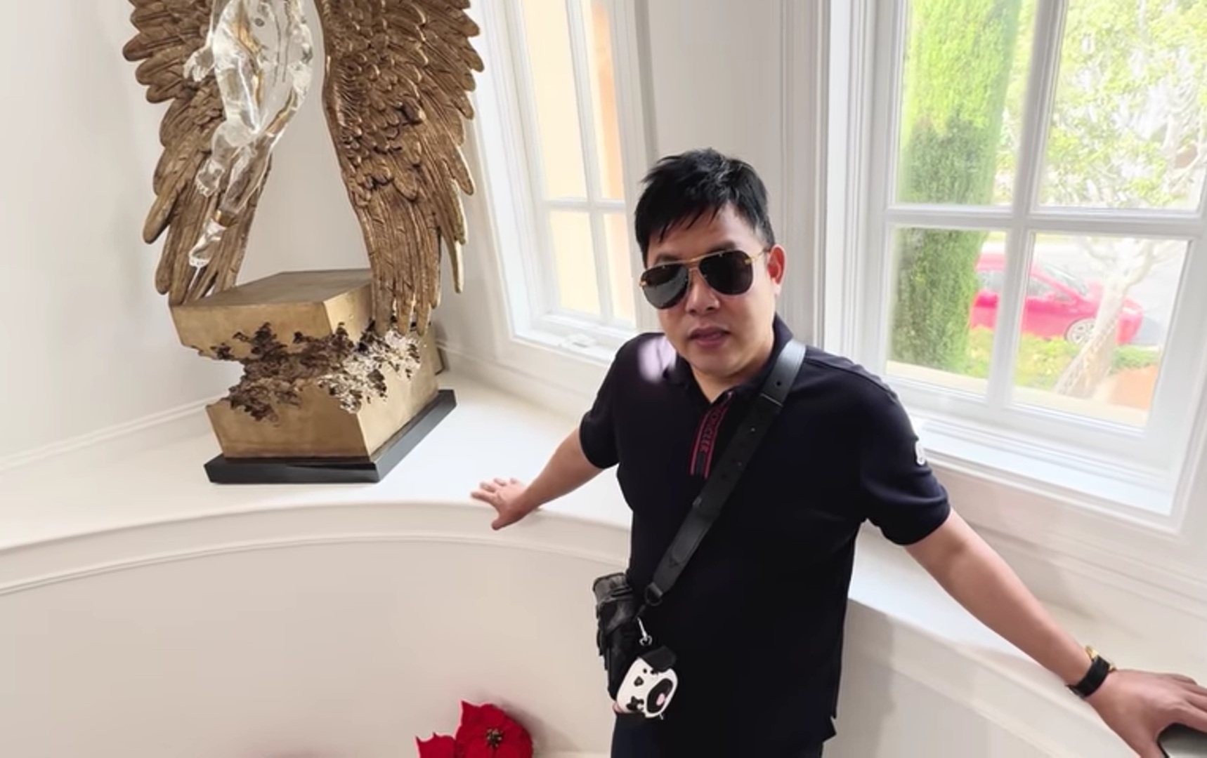 Vợ chồng tỷ phú đang dính lùm xùm với Đàm Vĩnh Hưng: Trưng 5 triệu đô ngoài vườn- Ảnh 2. Vợ chồng tỷ phú đang dính lùm xùm với Đàm Vĩnh Hưng: Trưng 5 triệu đô ngoài vườn- Ảnh 2.
