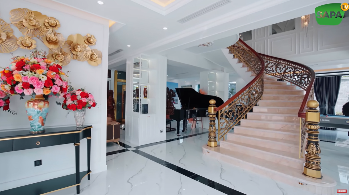 Hải Sapa đã làm gì mà tiền nhiều đến mức sở hữu nhà hàng 100 tỷ, mua cả dinh thự 1.250m2 tặng vợ?- Ảnh 4.