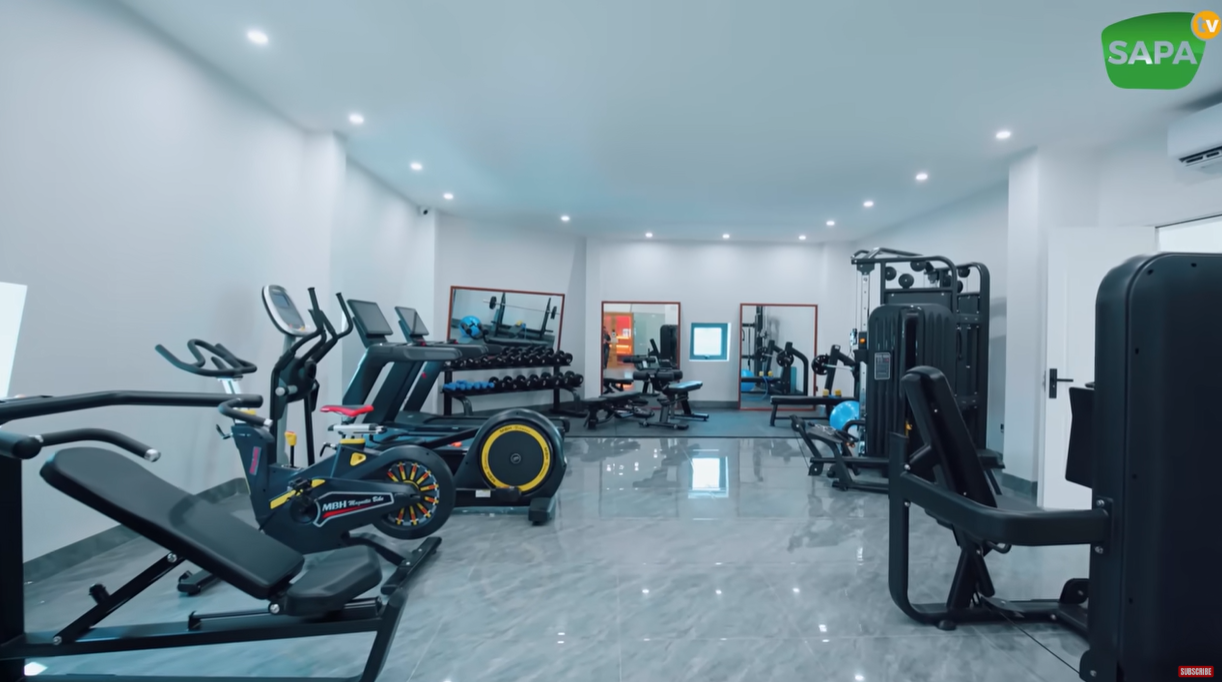 Hải Sapa đã làm gì mà tiền nhiều đến mức sở hữu nhà hàng 100 tỷ, mua cả dinh thự 1.250m2 tặng vợ?- Ảnh 20.