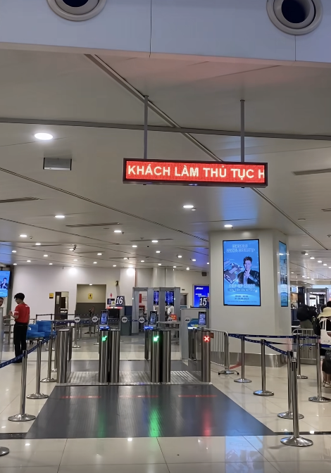 Từ nay, hành khách chỉ cần 10 giây để làm thủ tục tại sân bay nếu biết sử dụng mục này của VNeID- Ảnh 5. Từ nay, hành khách chỉ cần 10 giây để làm thủ tục tại sân bay nếu biết sử dụng mục này của VNeID- Ảnh 5.