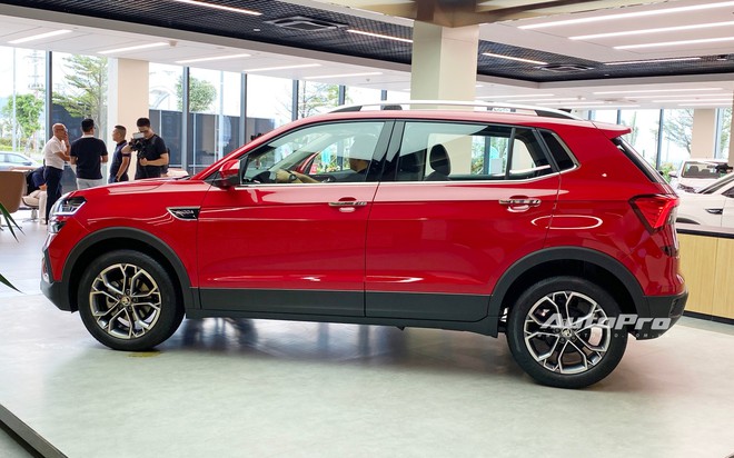 Skoda Kushaq ra mắt Việt Nam: Giá từ 599 triệu đồng, 2 bản, trang bị nội thất xịn, bản 'base' có ADAS cạnh tranh Yaris Cross, Xforce- Ảnh 2. Skoda Kushaq ra mắt Việt Nam: Giá từ 599 triệu đồng, 2 bản, trang bị nội thất xịn, bản 'base' có ADAS cạnh tranh Yaris Cross, Xforce- Ảnh 2.