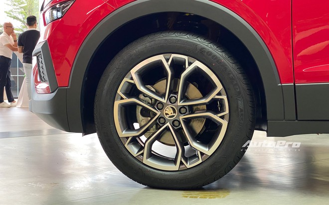 Skoda Kushaq ra mắt Việt Nam: Giá từ 599 triệu đồng, 2 bản, trang bị nội thất xịn, bản 'base' có ADAS cạnh tranh Yaris Cross, Xforce- Ảnh 6. Skoda Kushaq ra mắt Việt Nam: Giá từ 599 triệu đồng, 2 bản, trang bị nội thất xịn, bản 'base' có ADAS cạnh tranh Yaris Cross, Xforce- Ảnh 6.
