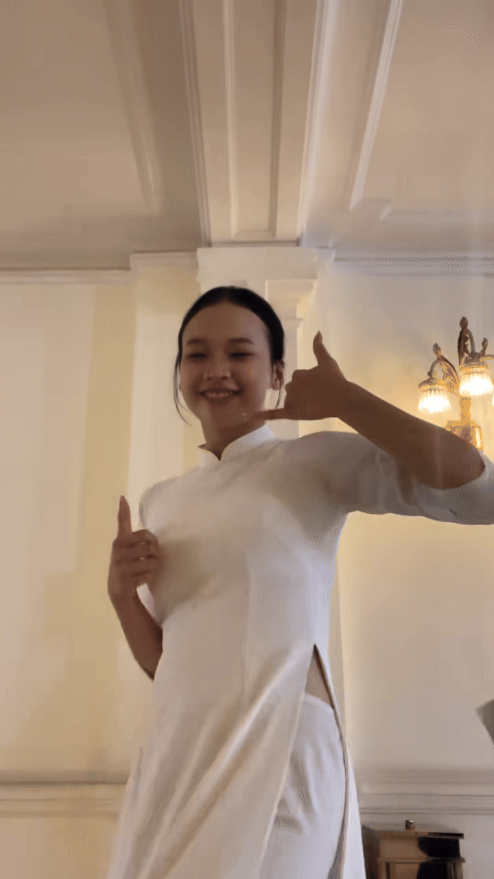 Cục trưởng Xuân Bắc chiếm sóng gái xinh, đu trend TikTok, netizen nói “không triệu view hơi phí”- Ảnh 1. Cục trưởng Xuân Bắc chiếm sóng gái xinh, đu trend TikTok, netizen nói “không triệu view hơi phí”- Ảnh 1.