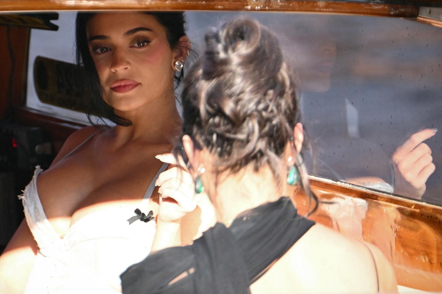Đám cưới tỷ phú Jeff Bezos: Kim Kardashian - Kylie Jenner sexy Đám cưới tỷ phú Jeff Bezos: Kim Kardashian - Kylie Jenner sexy
