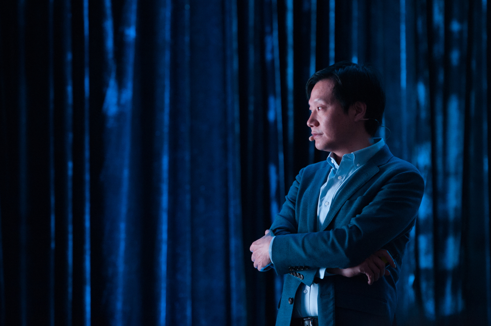 Đường đến ‘ngôi vương’ của CEO Xiaomi Lôi Quân - Tỷ phú giàu nhất Trung Quốc: "Chỉ cần đứng ở đầu gió, đến con lợn cũng có thể bay"- Ảnh 3. Đường đến ‘ngôi vương’ của CEO Xiaomi Lôi Quân - Tỷ phú giàu nhất Trung Quốc: "Chỉ cần đứng ở đầu gió, đến con lợn cũng có thể bay"- Ảnh 3.