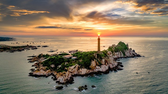 Nơi có cả biển và núi cách TP.HCM gần 200km: Nằm giữa biển nhưng không phải đảo, nước rút có thể đi bộ ra- Ảnh 1. Nơi có cả biển và núi cách TP.HCM gần 200km: Nằm giữa biển nhưng không phải đảo, nước rút có thể đi bộ ra- Ảnh 1.