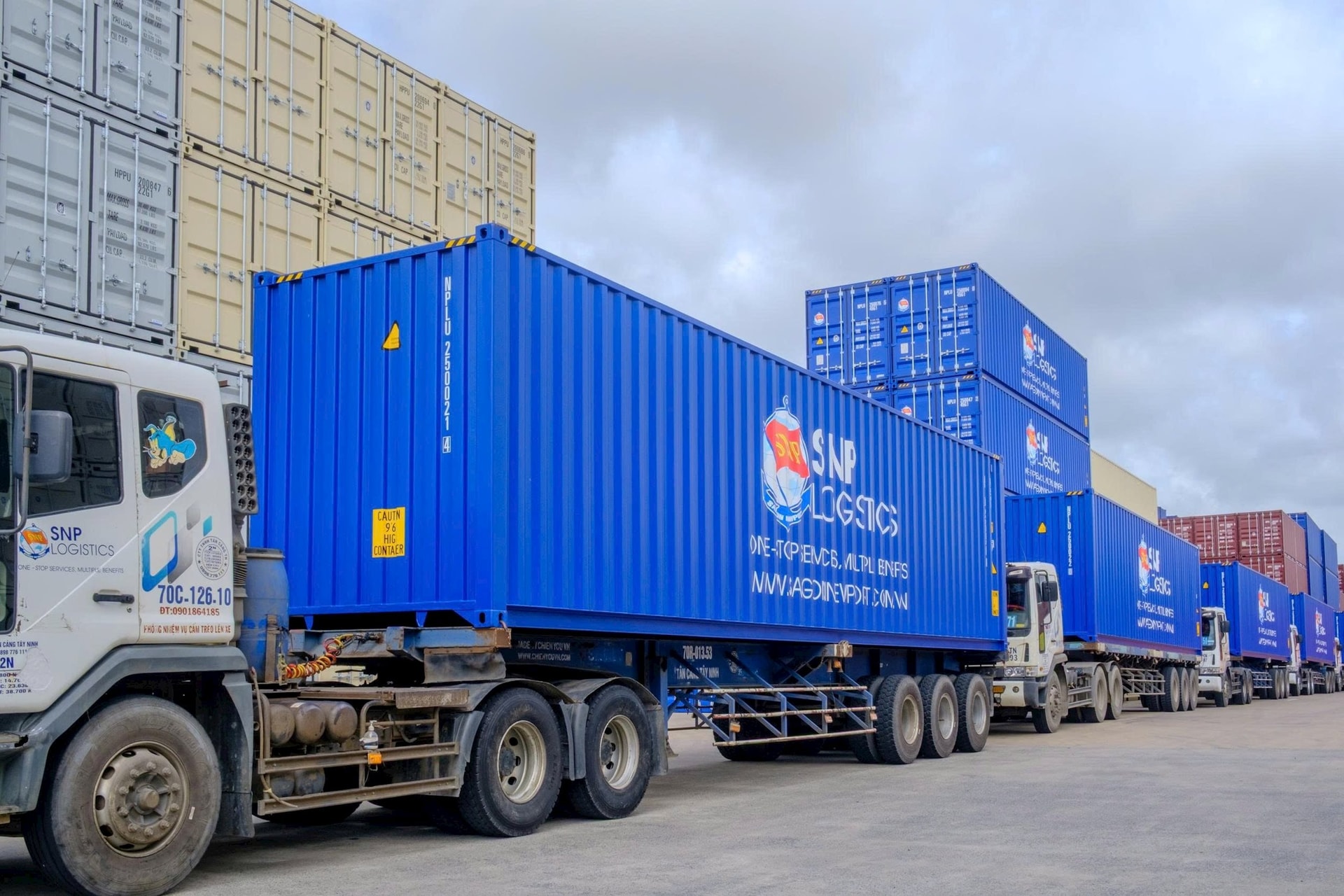 Tỷ phú Trần Đình Long lần đầu tiên bán vỏ container cho công ty thuộc Quân chủng Hải quân – Bộ Quốc phòng- Ảnh 3. Tỷ phú Trần Đình Long lần đầu tiên bán vỏ container cho công ty thuộc Quân chủng Hải quân – Bộ Quốc phòng- Ảnh 3.