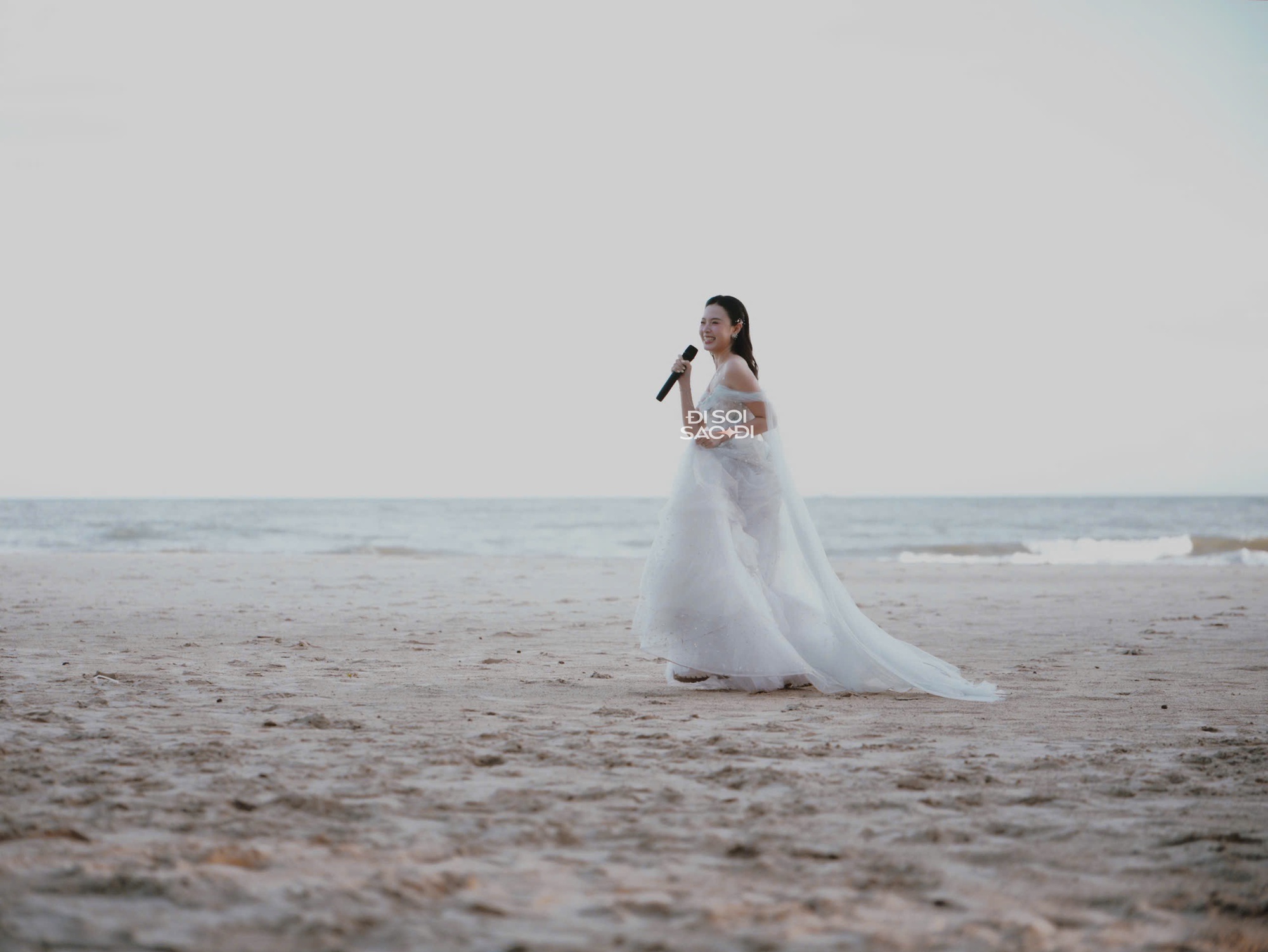 "Tiệc cưới lần 2" của Midu: Cặp đôi phát "vũ trụ cẩu lương", thiếu gia Minh Đạt si mê vợ ra mặt!- Ảnh 3. "Tiệc cưới lần 2" của Midu: Cặp đôi phát "vũ trụ cẩu lương", thiếu gia Minh Đạt si mê vợ ra mặt!- Ảnh 3.