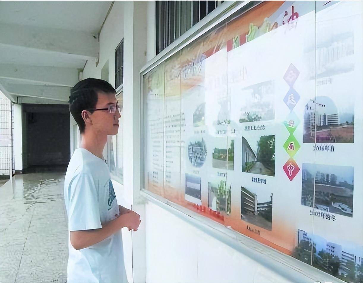 Nam sinh thi ĐH đạt thủ khoa tỉnh nhưng không trường nào chịu nhận, một trường top đầu thẳng thừng tuyên bố: "Sẽ không bao giờ nhận em này!"- Ảnh 2. Nam sinh thi ĐH đạt thủ khoa tỉnh nhưng không trường nào chịu nhận, một trường top đầu thẳng thừng tuyên bố: "Sẽ không bao giờ nhận em này!"- Ảnh 2.