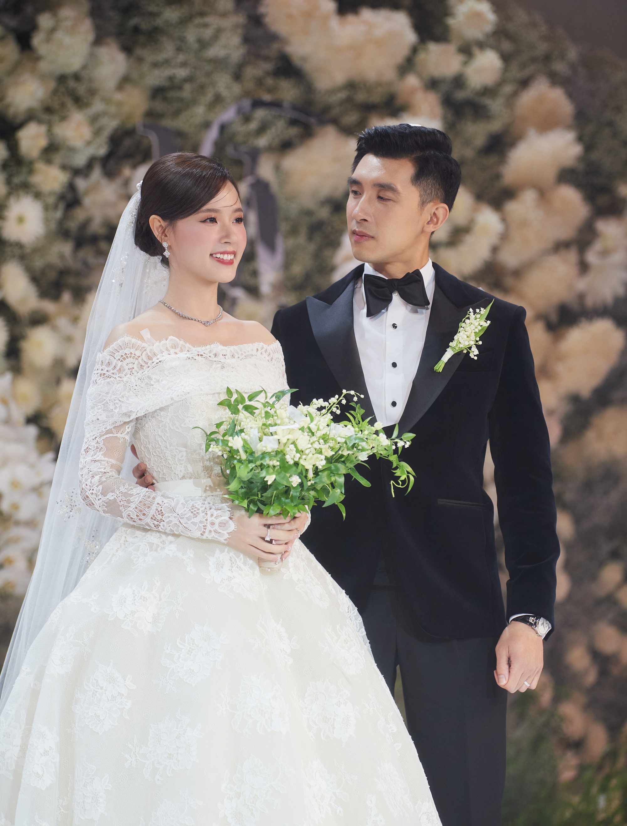 "Tiệc cưới lần 2" của Midu: Cặp đôi phát "vũ trụ cẩu lương", thiếu gia Minh Đạt si mê vợ ra mặt!- Ảnh 17. "Tiệc cưới lần 2" của Midu: Cặp đôi phát "vũ trụ cẩu lương", thiếu gia Minh Đạt si mê vợ ra mặt!- Ảnh 17.