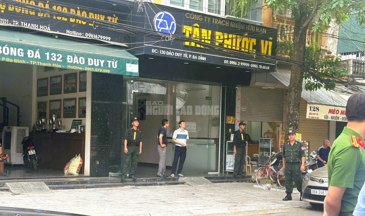 Khám xét nhà trùm giang hồ cộm cán Vi "ngộ" ở Thanh Hóa- Ảnh 1. Khám xét nhà trùm giang hồ cộm cán Vi "ngộ" ở Thanh Hóa- Ảnh 1.