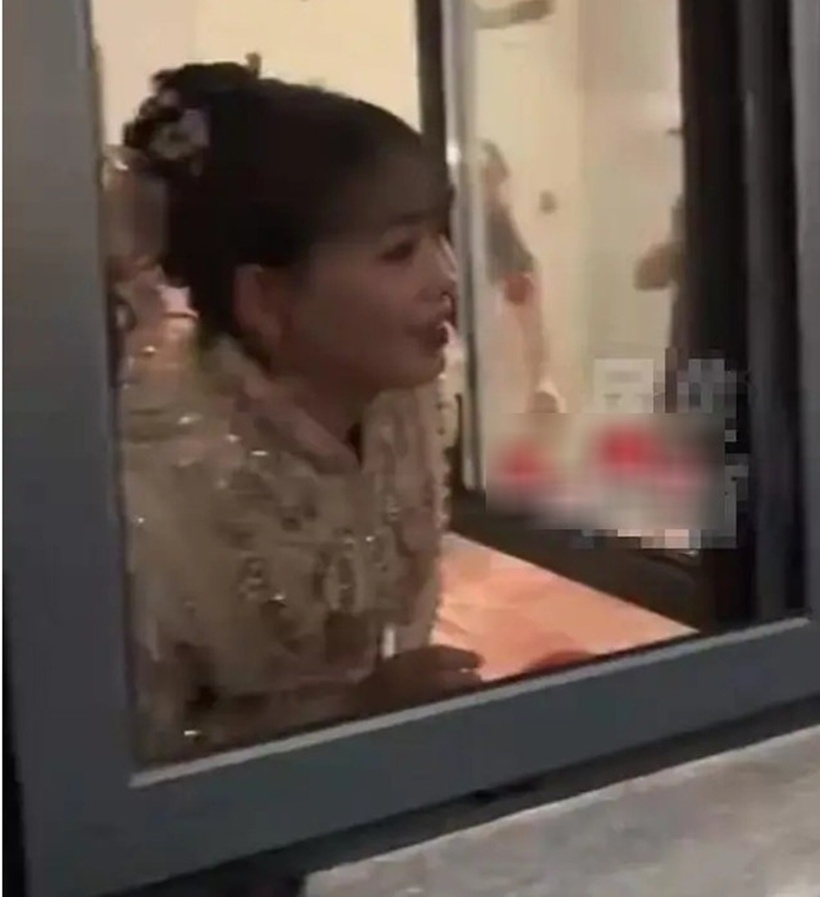 Bị ép chuyển tiền mới cho đón dâu, chú rể làm điều không ngờ khiến nhà gái "đứng hình"- Ảnh 2. Bị ép chuyển tiền mới cho đón dâu, chú rể làm điều không ngờ khiến nhà gái "đứng hình"- Ảnh 2.