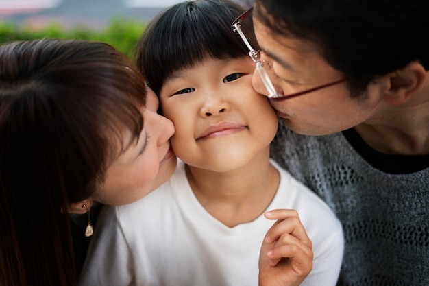 "3 Ít – 3 Nhiều": Bí quyết dạy con CỰC ĐỈNH, chưa từng tiết lộ của cha mẹ có tầm nhìn vượt trội- Ảnh 1. "3 Ít – 3 Nhiều": Bí quyết dạy con CỰC ĐỈNH, chưa từng tiết lộ của cha mẹ có tầm nhìn vượt trội- Ảnh 1.
