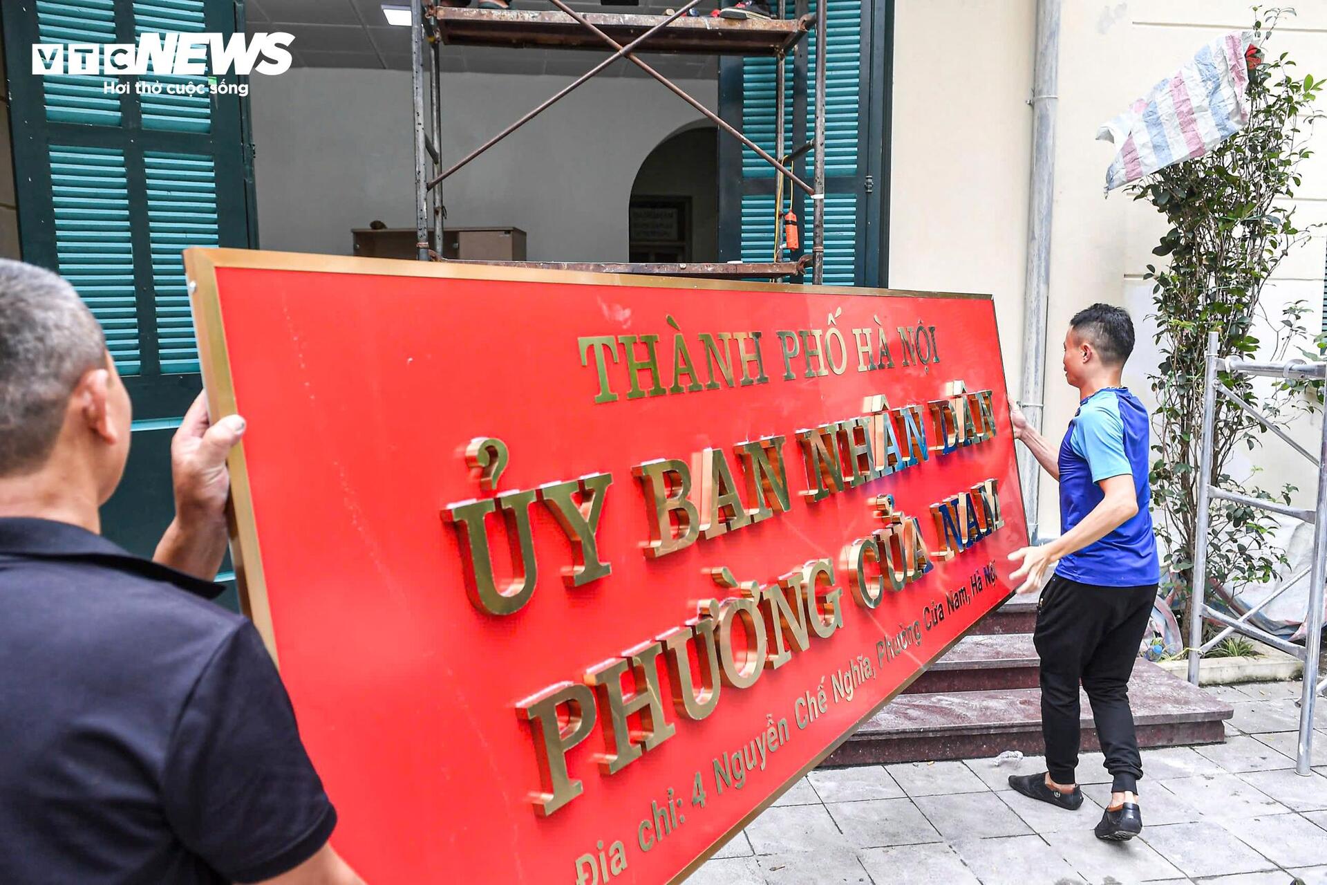 Hà Nội thay biển trụ sở phường mới, sẵn sàng vận hành chính quyền 2 cấp từ 1/7- Ảnh 7. Hà Nội thay biển trụ sở phường mới, sẵn sàng vận hành chính quyền 2 cấp từ 1/7- Ảnh 7.