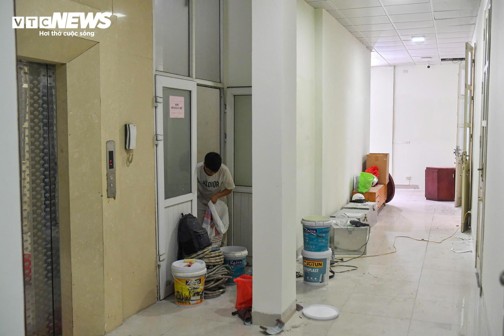 Hà Nội thay biển trụ sở phường mới, sẵn sàng vận hành chính quyền 2 cấp từ 1/7- Ảnh 10. Hà Nội thay biển trụ sở phường mới, sẵn sàng vận hành chính quyền 2 cấp từ 1/7- Ảnh 10.