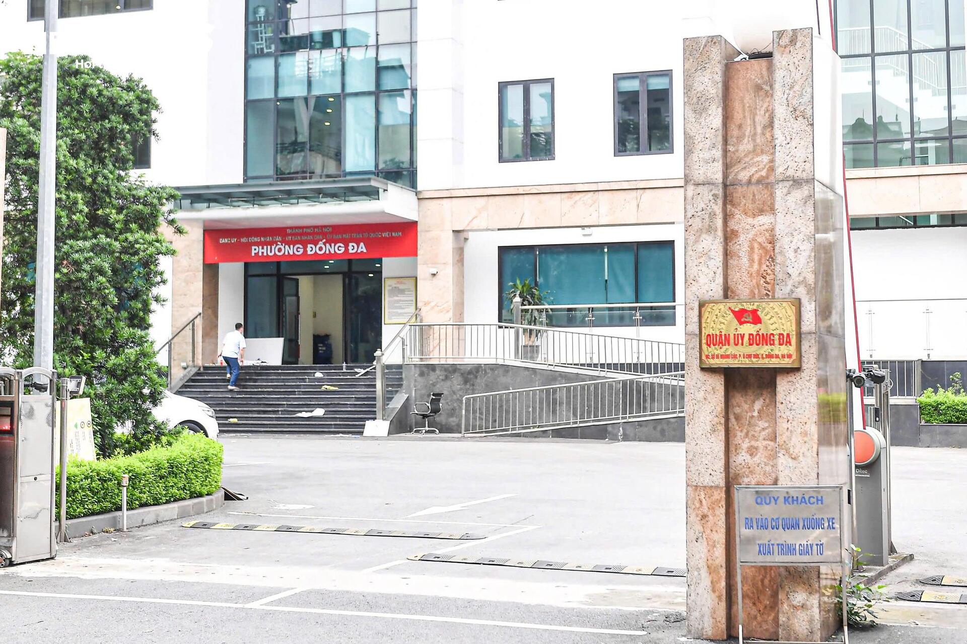 Hà Nội thay biển trụ sở phường mới, sẵn sàng vận hành chính quyền 2 cấp từ 1/7- Ảnh 12. Hà Nội thay biển trụ sở phường mới, sẵn sàng vận hành chính quyền 2 cấp từ 1/7- Ảnh 12.