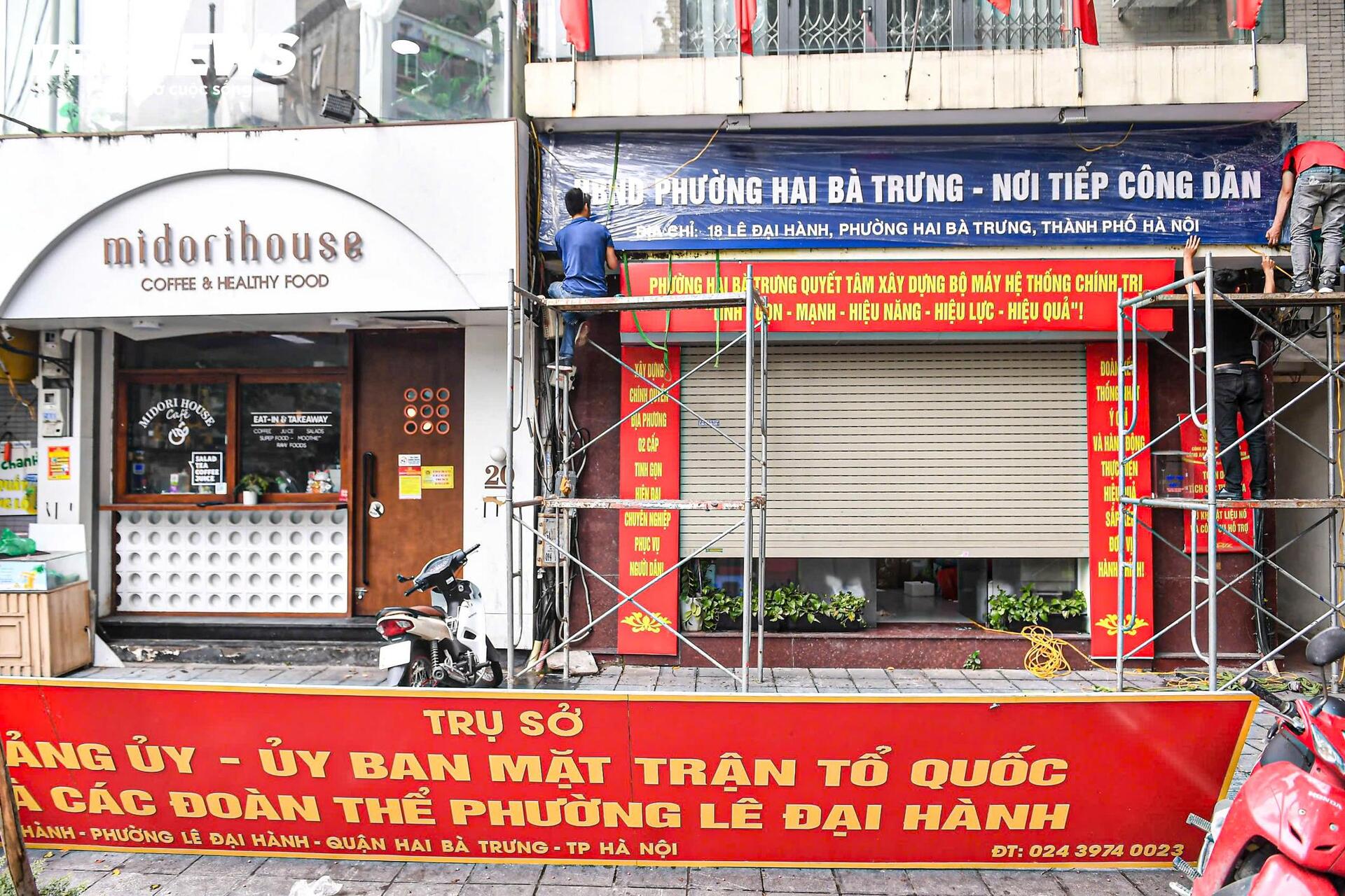Hà Nội thay biển trụ sở phường mới, sẵn sàng vận hành chính quyền 2 cấp từ 1/7- Ảnh 1. Hà Nội thay biển trụ sở phường mới, sẵn sàng vận hành chính quyền 2 cấp từ 1/7- Ảnh 1.