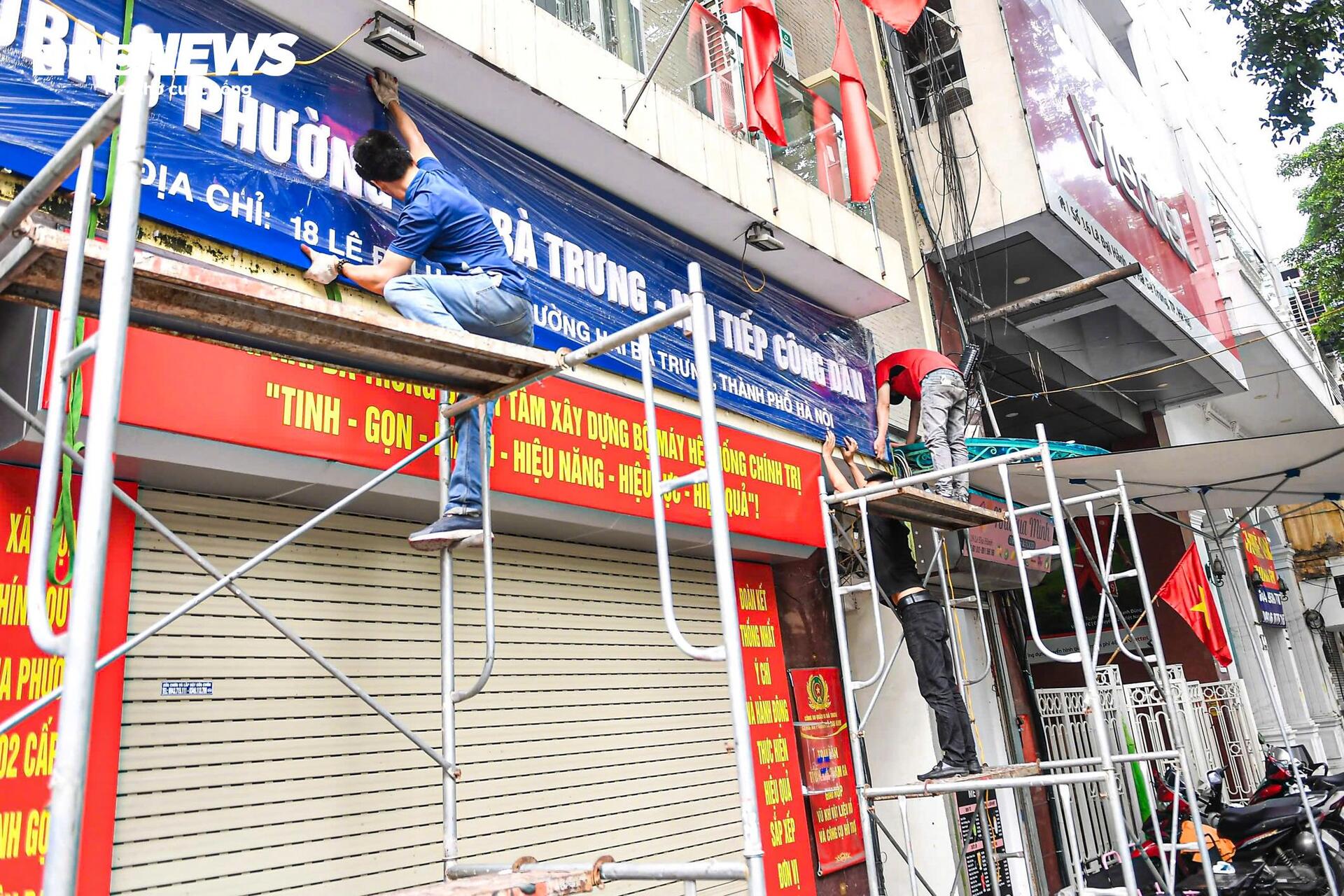Hà Nội thay biển trụ sở phường mới, sẵn sàng vận hành chính quyền 2 cấp từ 1/7- Ảnh 4. Hà Nội thay biển trụ sở phường mới, sẵn sàng vận hành chính quyền 2 cấp từ 1/7- Ảnh 4.