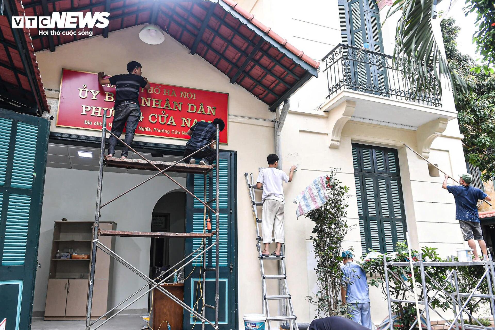 Hà Nội thay biển trụ sở phường mới, sẵn sàng vận hành chính quyền 2 cấp từ 1/7- Ảnh 8. Hà Nội thay biển trụ sở phường mới, sẵn sàng vận hành chính quyền 2 cấp từ 1/7- Ảnh 8.