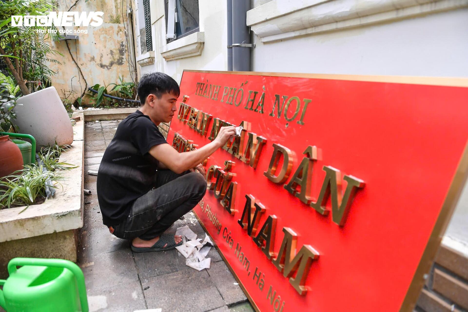 Hà Nội thay biển trụ sở phường mới, sẵn sàng vận hành chính quyền 2 cấp từ 1/7- Ảnh 6. Hà Nội thay biển trụ sở phường mới, sẵn sàng vận hành chính quyền 2 cấp từ 1/7- Ảnh 6.