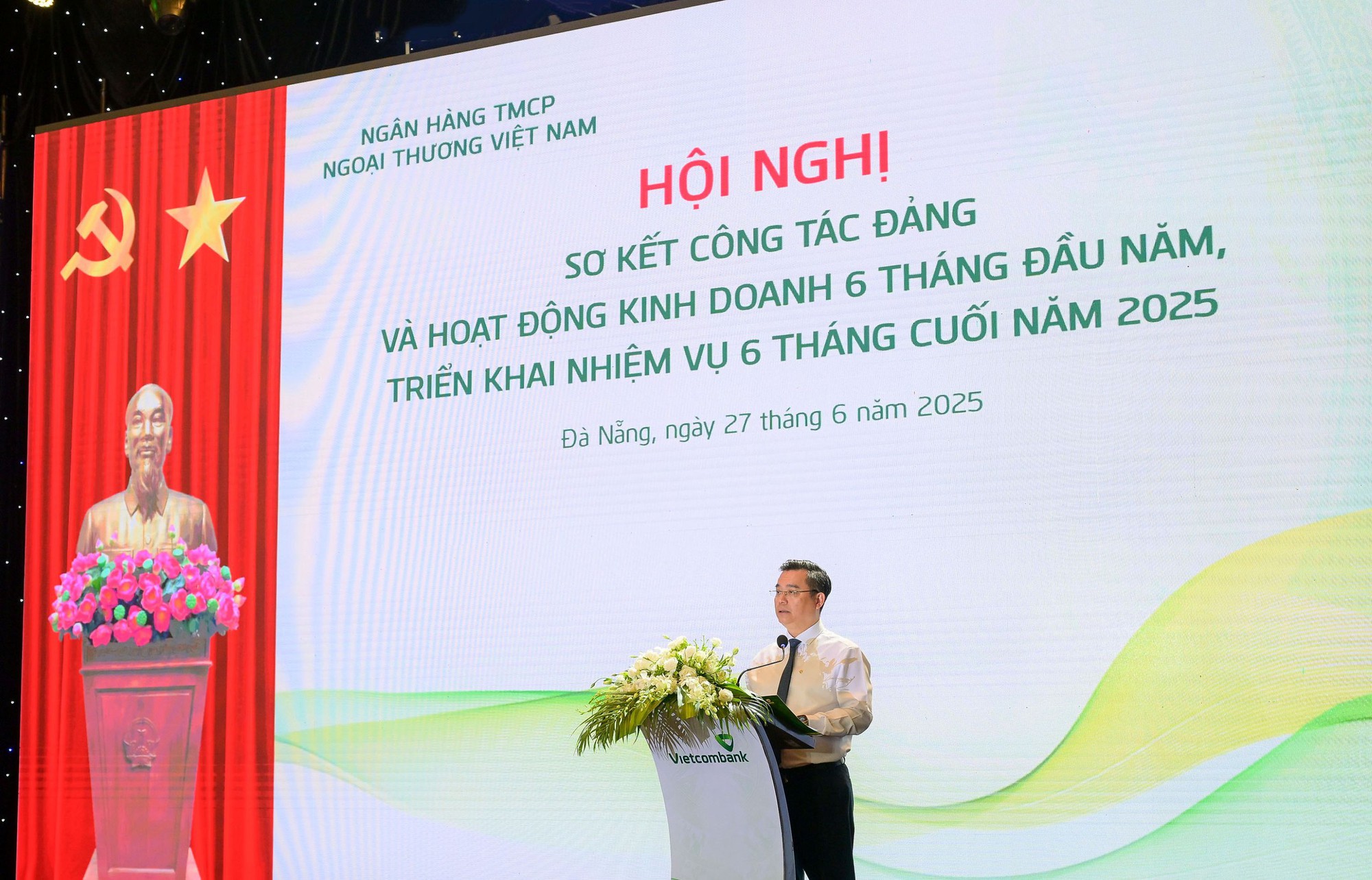 Vietcombank công bố kết quả kinh doanh 6 tháng đầu năm 2025- Ảnh 1. Vietcombank công bố kết quả kinh doanh 6 tháng đầu năm 2025- Ảnh 1.