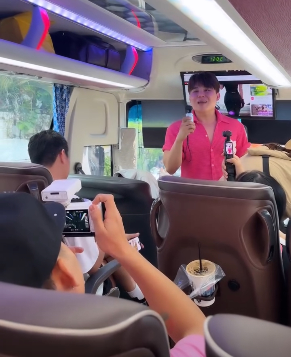"Tiệc cưới lần 2" của Midu: Cặp đôi phát "vũ trụ cẩu lương", thiếu gia Minh Đạt si mê vợ ra mặt!- Ảnh 15. "Tiệc cưới lần 2" của Midu: Cặp đôi phát "vũ trụ cẩu lương", thiếu gia Minh Đạt si mê vợ ra mặt!- Ảnh 15.