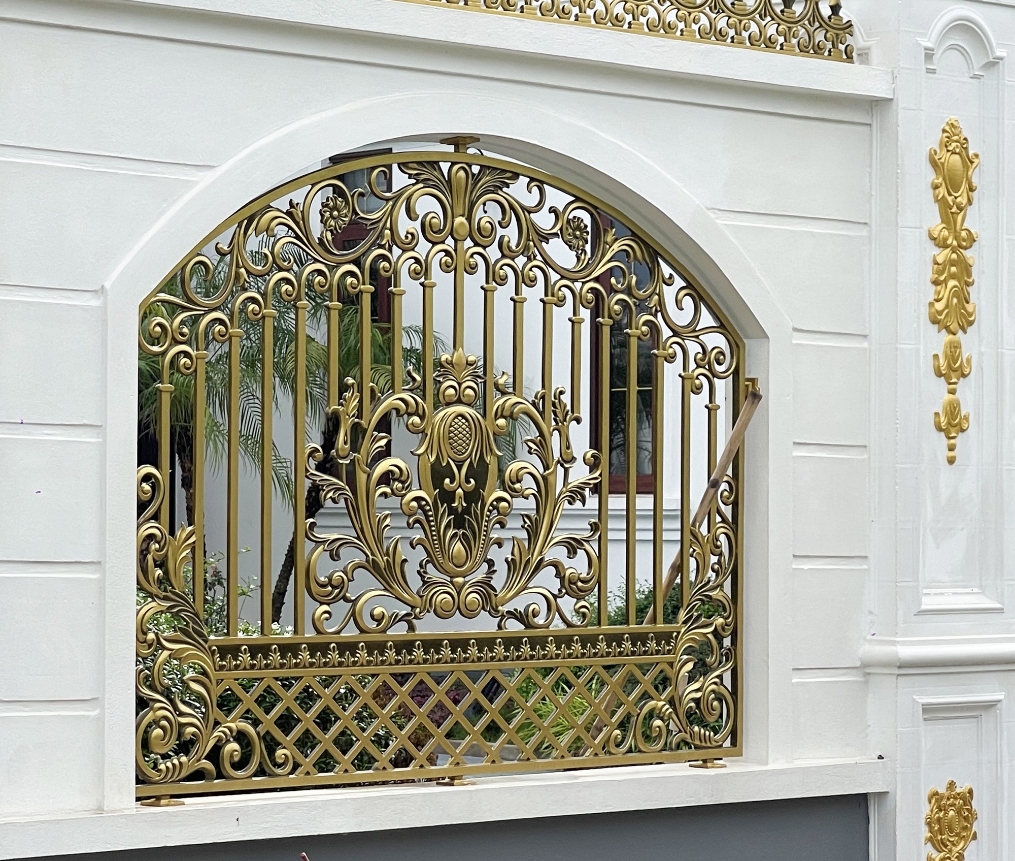Cận cảnh biệt thự ở Bắc Ninh của đối tượng cầm đầu nhóm lửa đảo xuyên quốc gia, chiếm đoạt hơn 2.000 tỷ đồng- Ảnh 7. Cận cảnh biệt thự ở Bắc Ninh của đối tượng cầm đầu nhóm lửa đảo xuyên quốc gia, chiếm đoạt hơn 2.000 tỷ đồng- Ảnh 7.