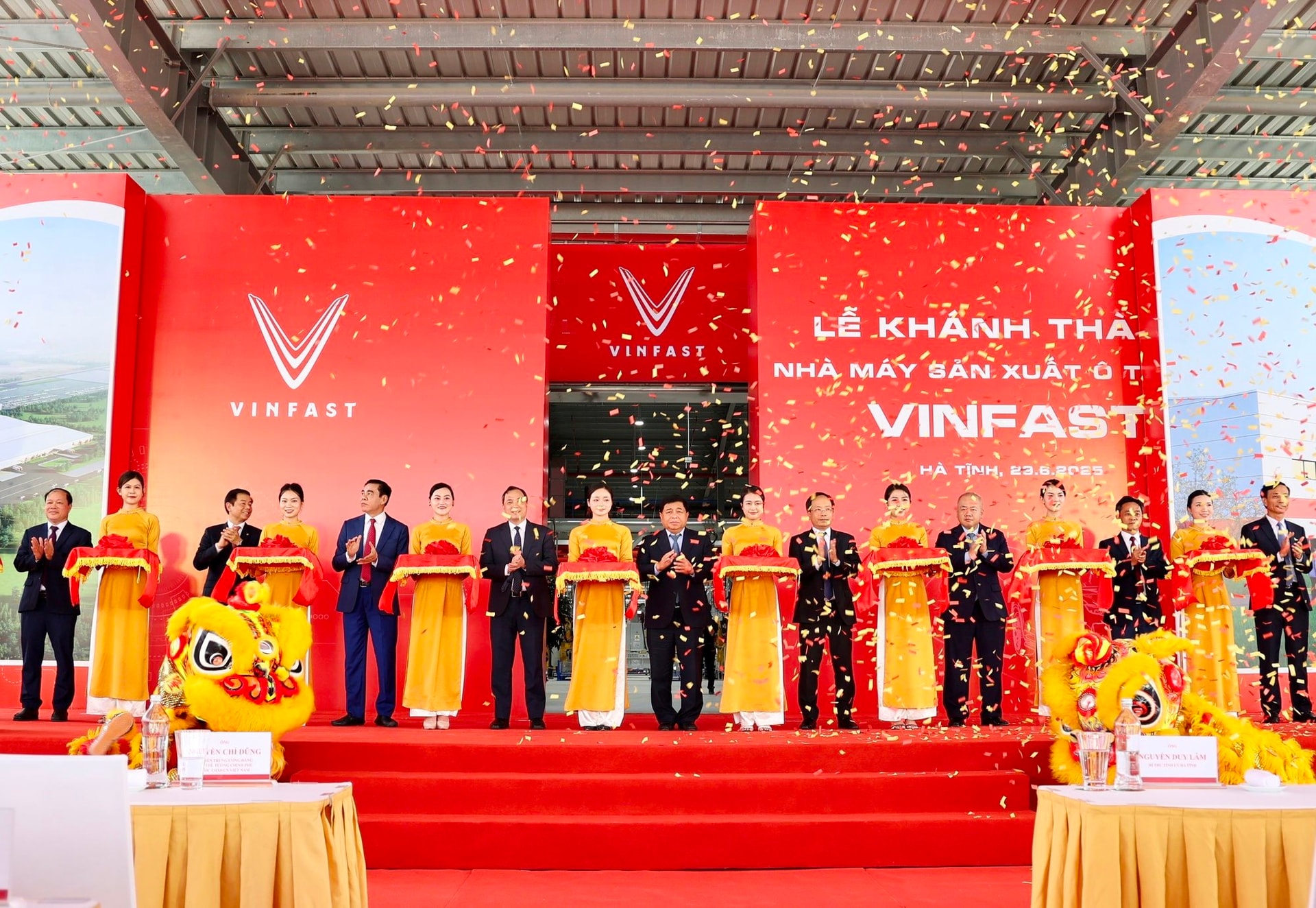 Thi công thần tốc chỉ 7 tháng, tập đoàn của tỷ phú Phạm Nhật Vượng khánh thành nhà máy xe điện thứ 2 ở VN- Ảnh 2. Thi công thần tốc chỉ 7 tháng, tập đoàn của tỷ phú Phạm Nhật Vượng khánh thành nhà máy xe điện thứ 2 ở VN- Ảnh 2.