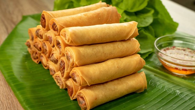 Sao Hàn thử 1 món ăn truyền thống của Việt Nam, thốt lên: ”Tôi có thể ăn hết 10 cái 1 lần”- Ảnh 4. Sao Hàn thử 1 món ăn truyền thống của Việt Nam, thốt lên: ”Tôi có thể ăn hết 10 cái 1 lần”- Ảnh 4.