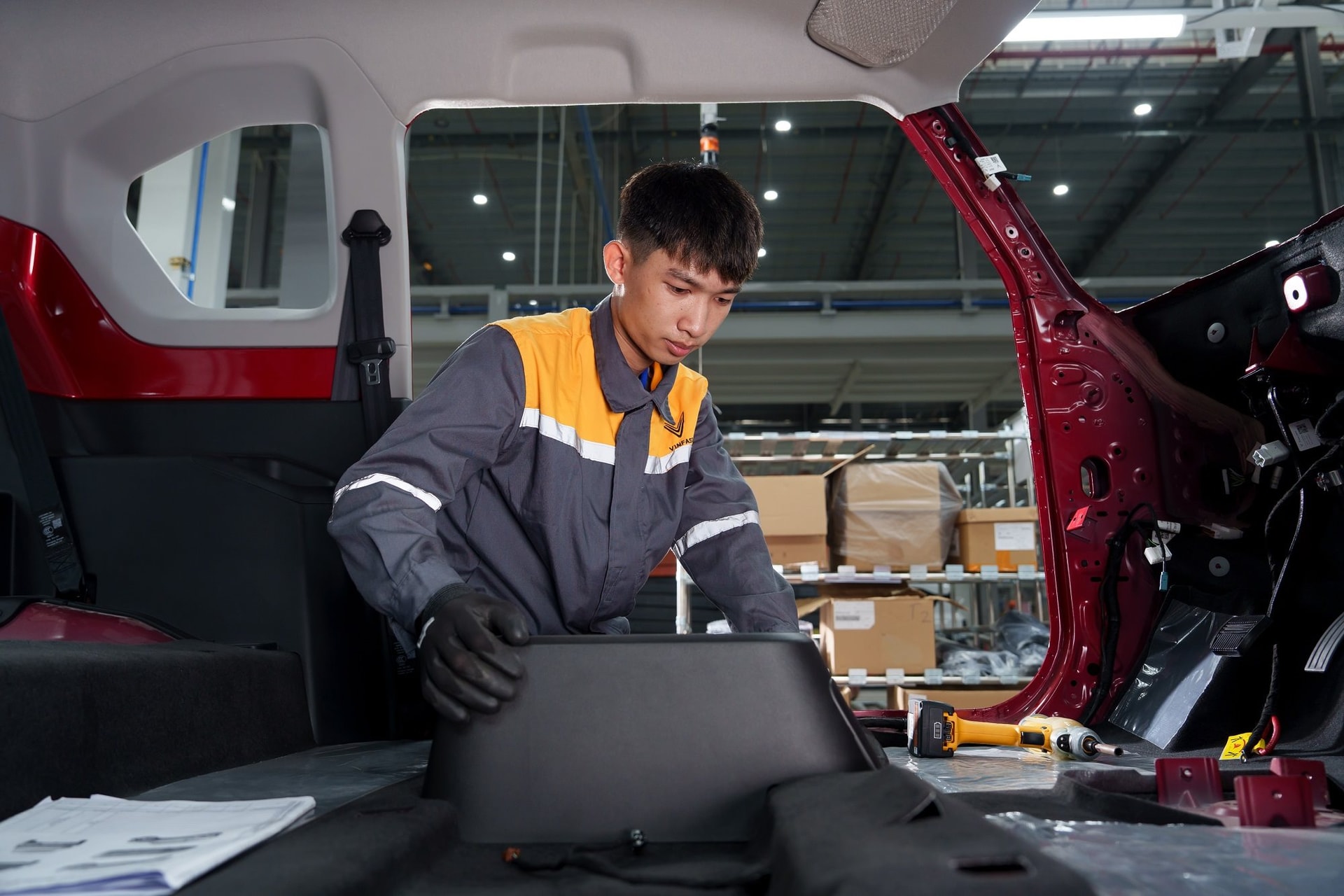 Bên trong nhà máy VinFast Hà Tĩnh hiện đại hàng đầu VN: Mỗi giờ xuất xưởng 35 xe, quy trình nghiêm ngặt- Ảnh 13. Bên trong nhà máy VinFast Hà Tĩnh hiện đại hàng đầu VN: Mỗi giờ xuất xưởng 35 xe, quy trình nghiêm ngặt- Ảnh 13.