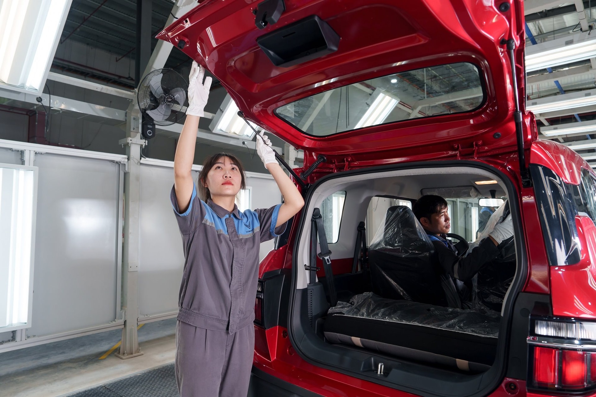 Bên trong nhà máy VinFast Hà Tĩnh hiện đại hàng đầu VN: Mỗi giờ xuất xưởng 35 xe, quy trình nghiêm ngặt- Ảnh 14. Bên trong nhà máy VinFast Hà Tĩnh hiện đại hàng đầu VN: Mỗi giờ xuất xưởng 35 xe, quy trình nghiêm ngặt- Ảnh 14.