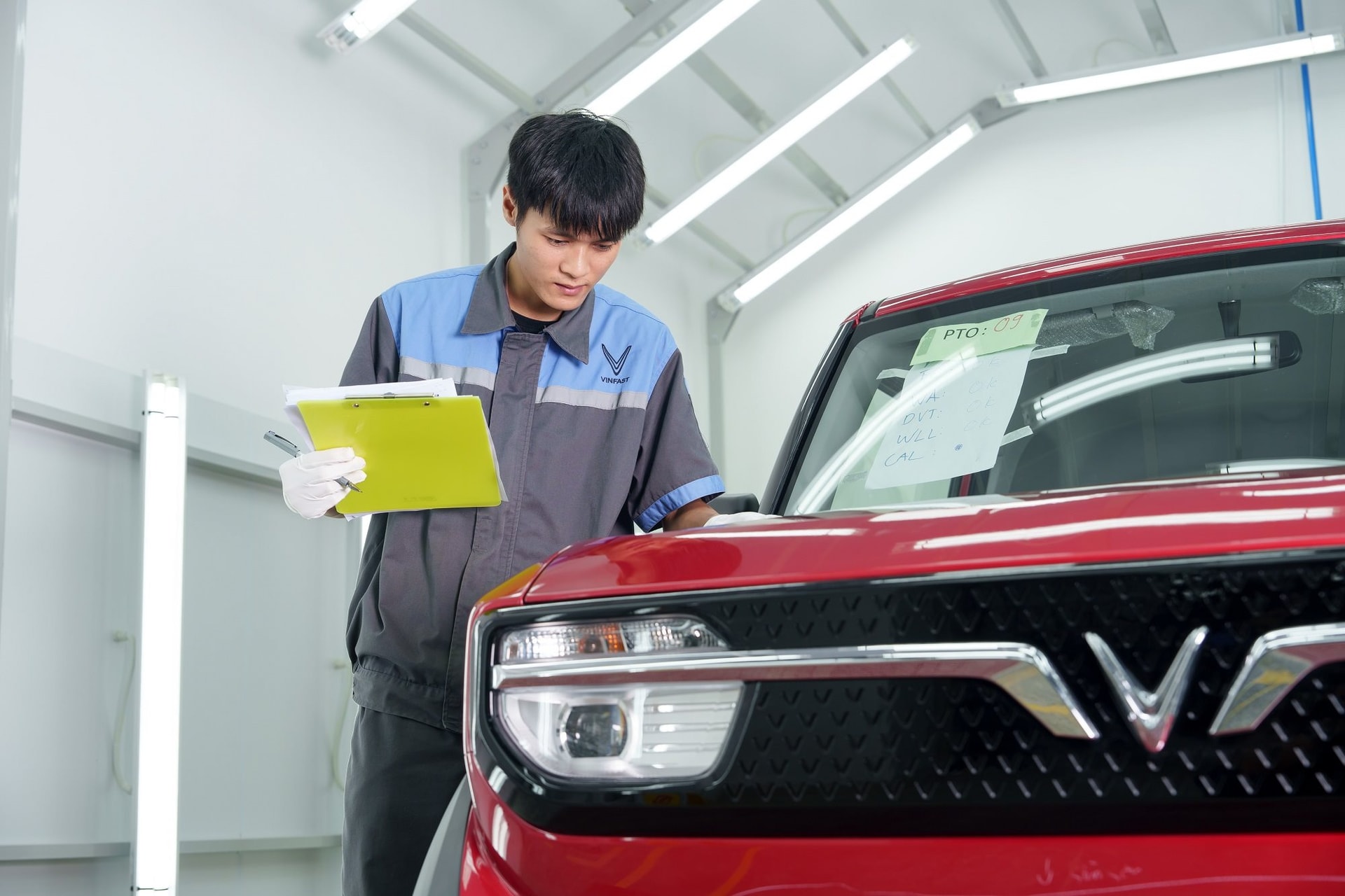 Bên trong nhà máy VinFast Hà Tĩnh hiện đại hàng đầu VN: Mỗi giờ xuất xưởng 35 xe, quy trình nghiêm ngặt- Ảnh 15. Bên trong nhà máy VinFast Hà Tĩnh hiện đại hàng đầu VN: Mỗi giờ xuất xưởng 35 xe, quy trình nghiêm ngặt- Ảnh 15.