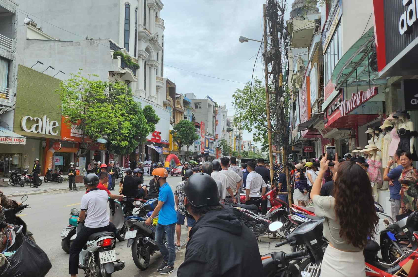 Vi "ngộ" - Giang hồ khét tiếng vừa bị khám nhà có mối quan hệ thế nào với Tuấn “thần đèn”?- Ảnh 1. Vi "ngộ" - Giang hồ khét tiếng vừa bị khám nhà có mối quan hệ thế nào với Tuấn “thần đèn”?- Ảnh 1.