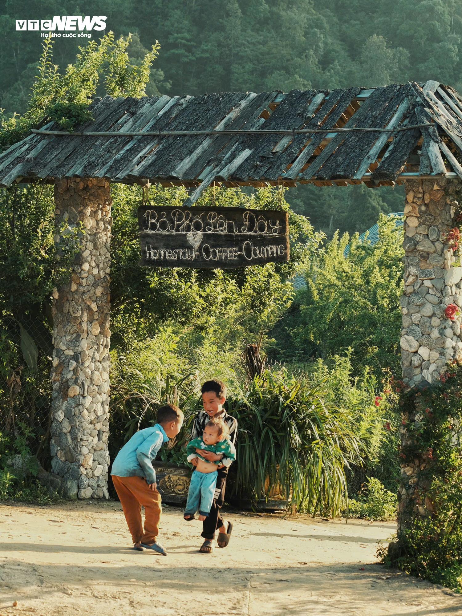 Giới trẻ đổ về Y Tý tránh nóng, săn mây trắng giữa đại ngàn Tây Bắc- Ảnh 5. Giới trẻ đổ về Y Tý tránh nóng, săn mây trắng giữa đại ngàn Tây Bắc- Ảnh 5.