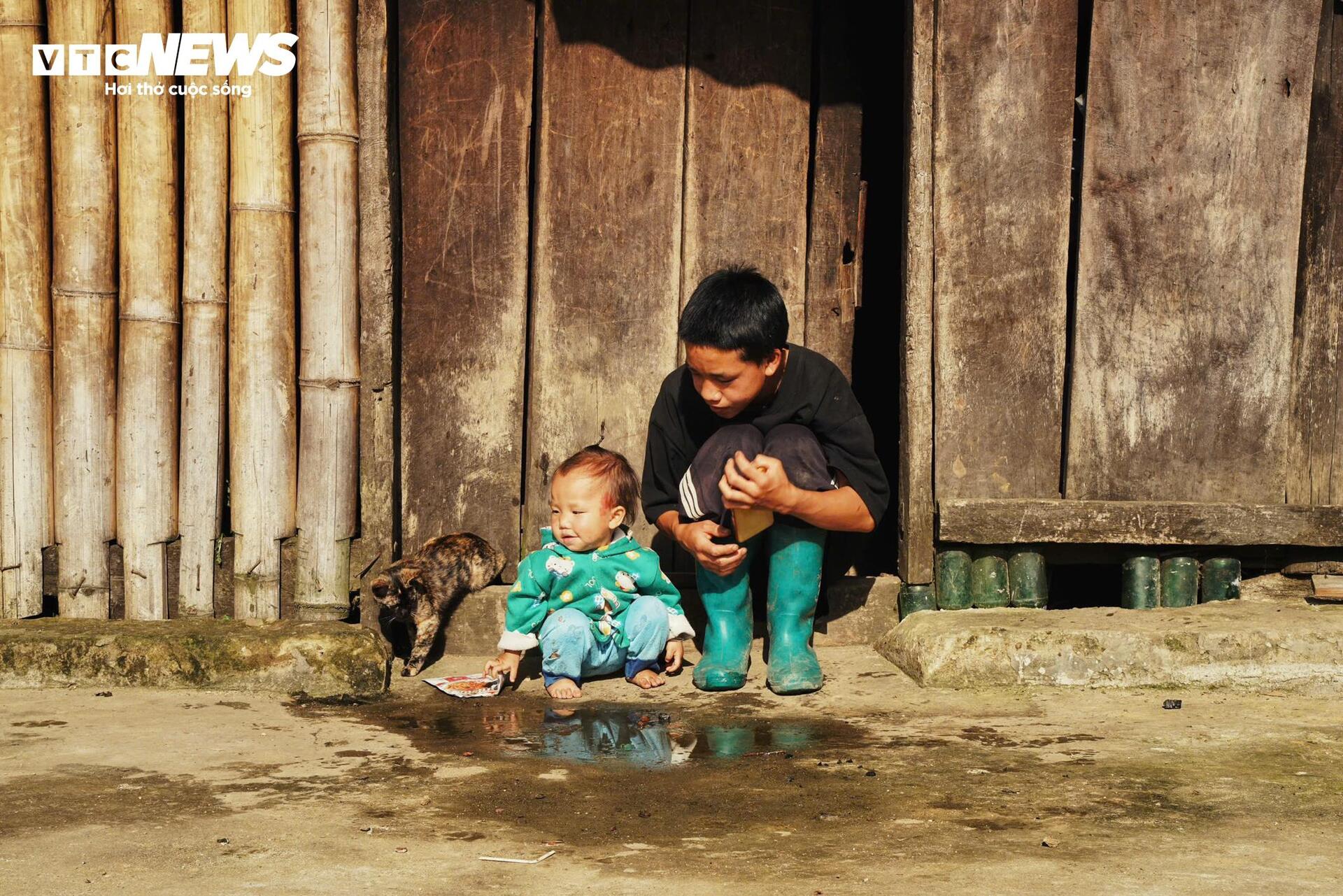 Giới trẻ đổ về Y Tý tránh nóng, săn mây trắng giữa đại ngàn Tây Bắc- Ảnh 7. Giới trẻ đổ về Y Tý tránh nóng, săn mây trắng giữa đại ngàn Tây Bắc- Ảnh 7.