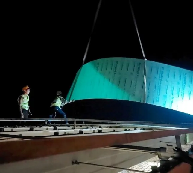 Cận cảnh ‘vá’ mái nhà ga tàu Cát Linh - Hà Đông- Ảnh 1. Cận cảnh ‘vá’ mái nhà ga tàu Cát Linh - Hà Đông- Ảnh 1.