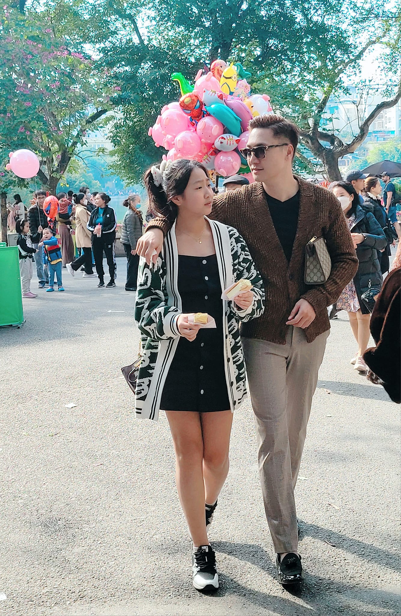 "Tiểu công chúa" bé bỏng của "Bố ơi, mình đi đâu thế?" nay thành thiếu nữ dịu dàng, vẻ đẹp trong trẻo chuẩn "nàng thơ"- Ảnh 16. "Tiểu công chúa" bé bỏng của "Bố ơi, mình đi đâu thế?" nay thành thiếu nữ dịu dàng, vẻ đẹp trong trẻo chuẩn "nàng thơ"- Ảnh 16.