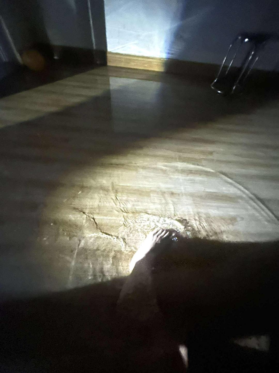 Ảnh, clip: Một tỉnh phía Bắc đang ngập cục bộ sau cơn mưa lớn, người dân không kịp trở tay- Ảnh 7.